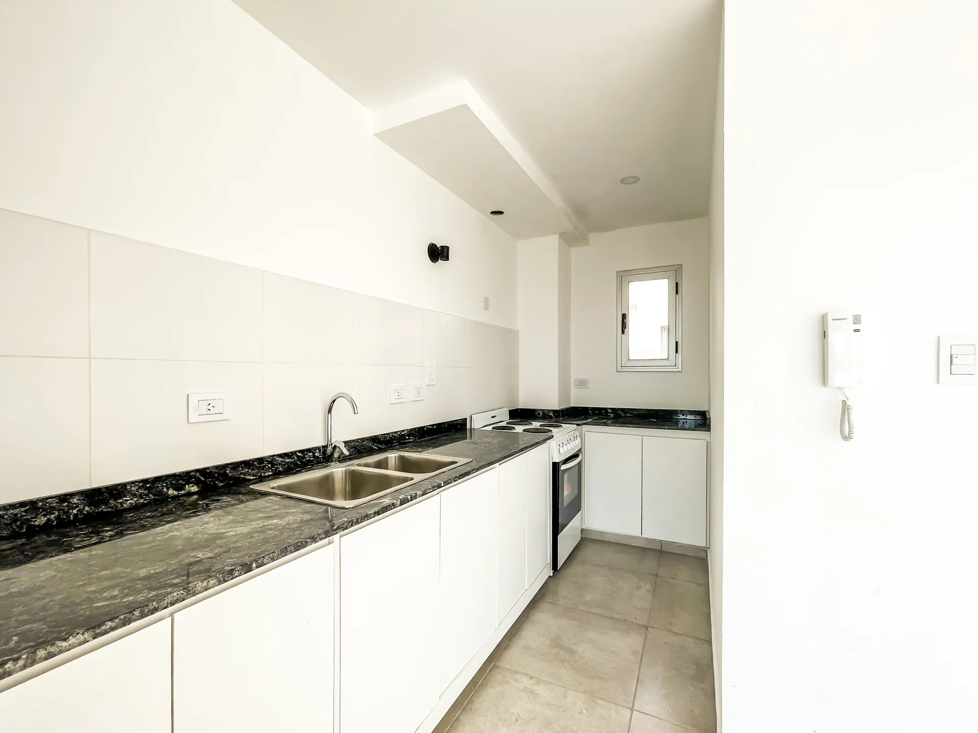54 e/ 23 y 24 — galería