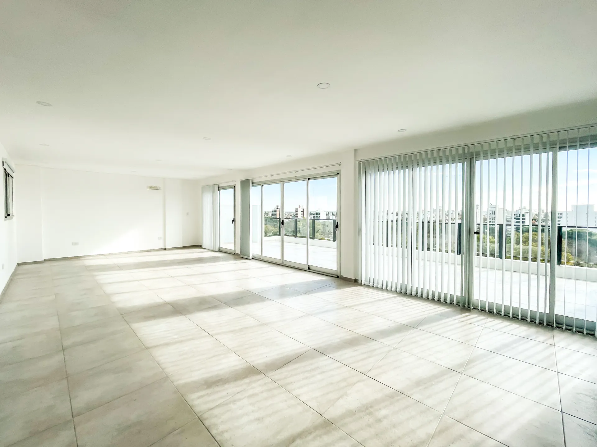 54 e/ 23 y 24 — galería