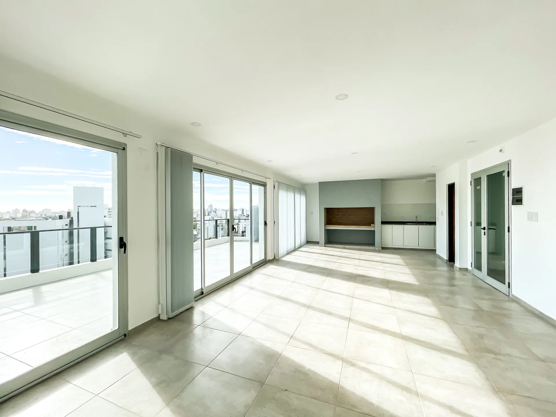 54 e/ 23 y 24 — galería