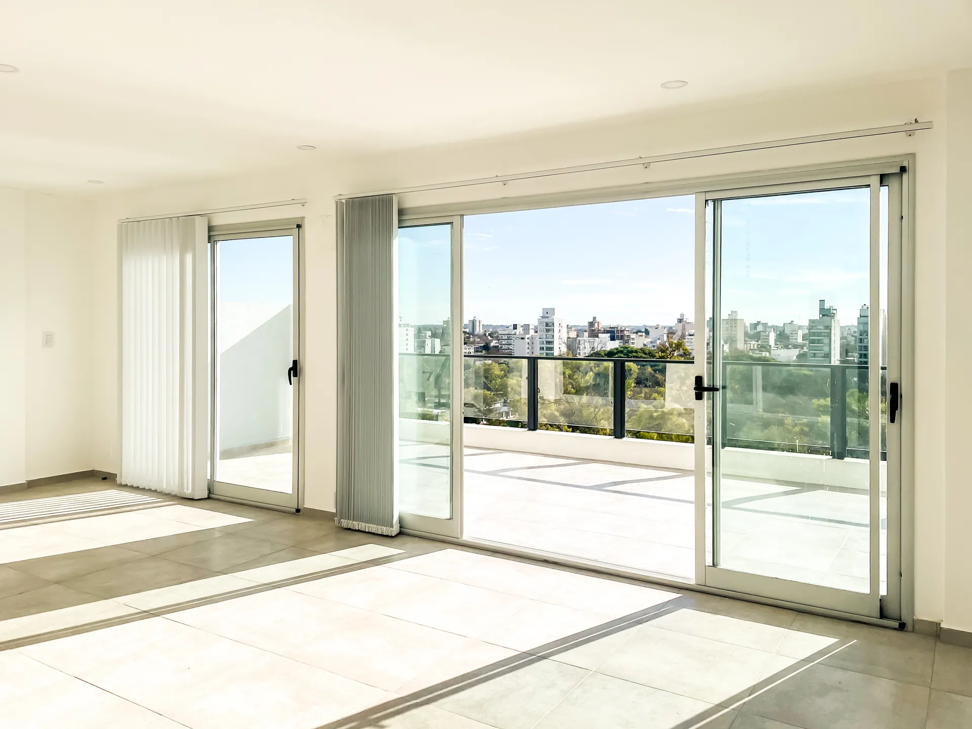54 e/ 23 y 24 — galería