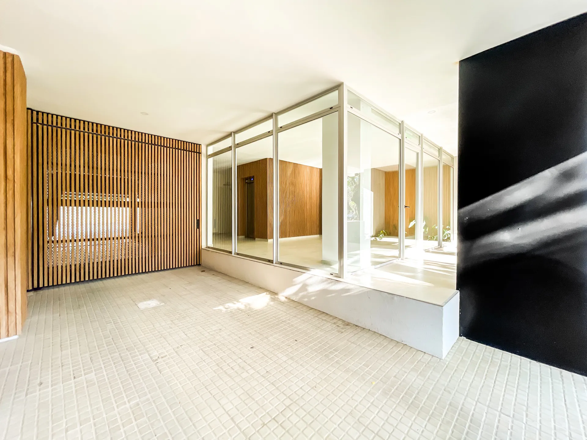 54 e/ 23 y 24 — galería