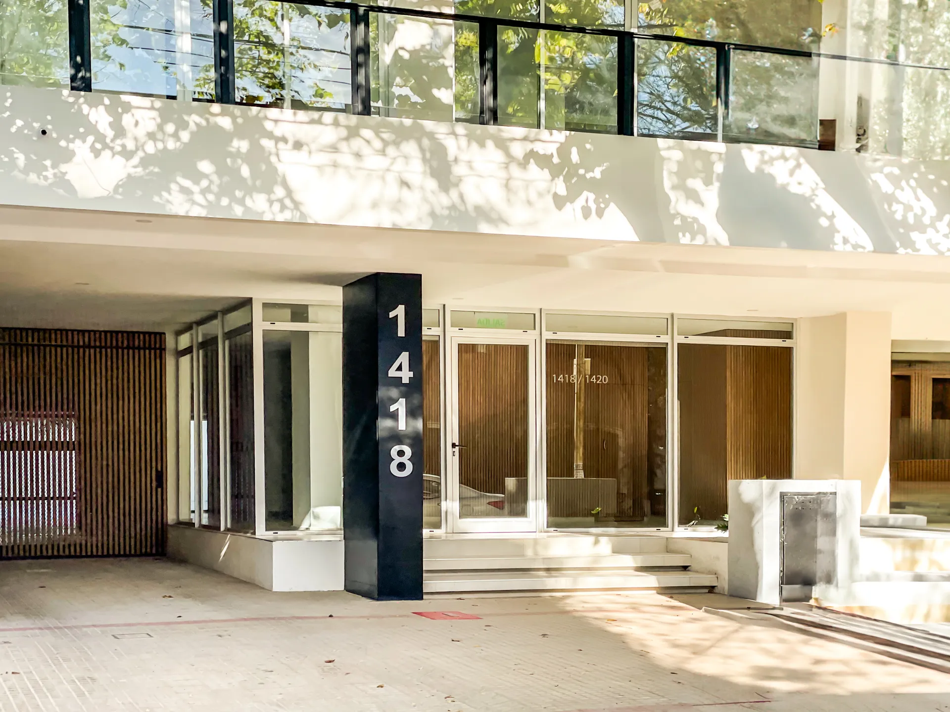 54 e/ 23 y 24 — galería