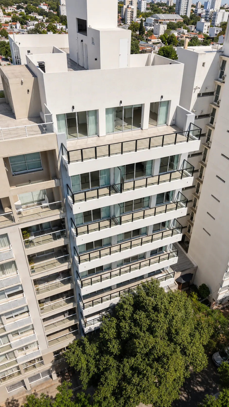 54 e/ 23 y 24 — galería