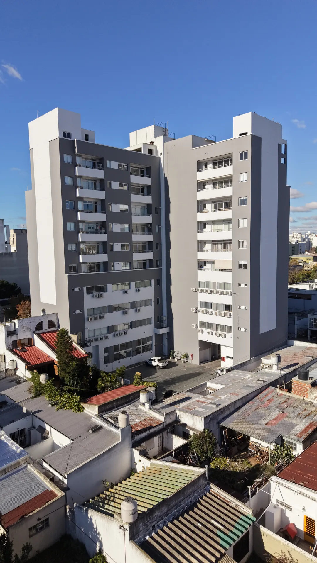 13 ESQ 34 — galería