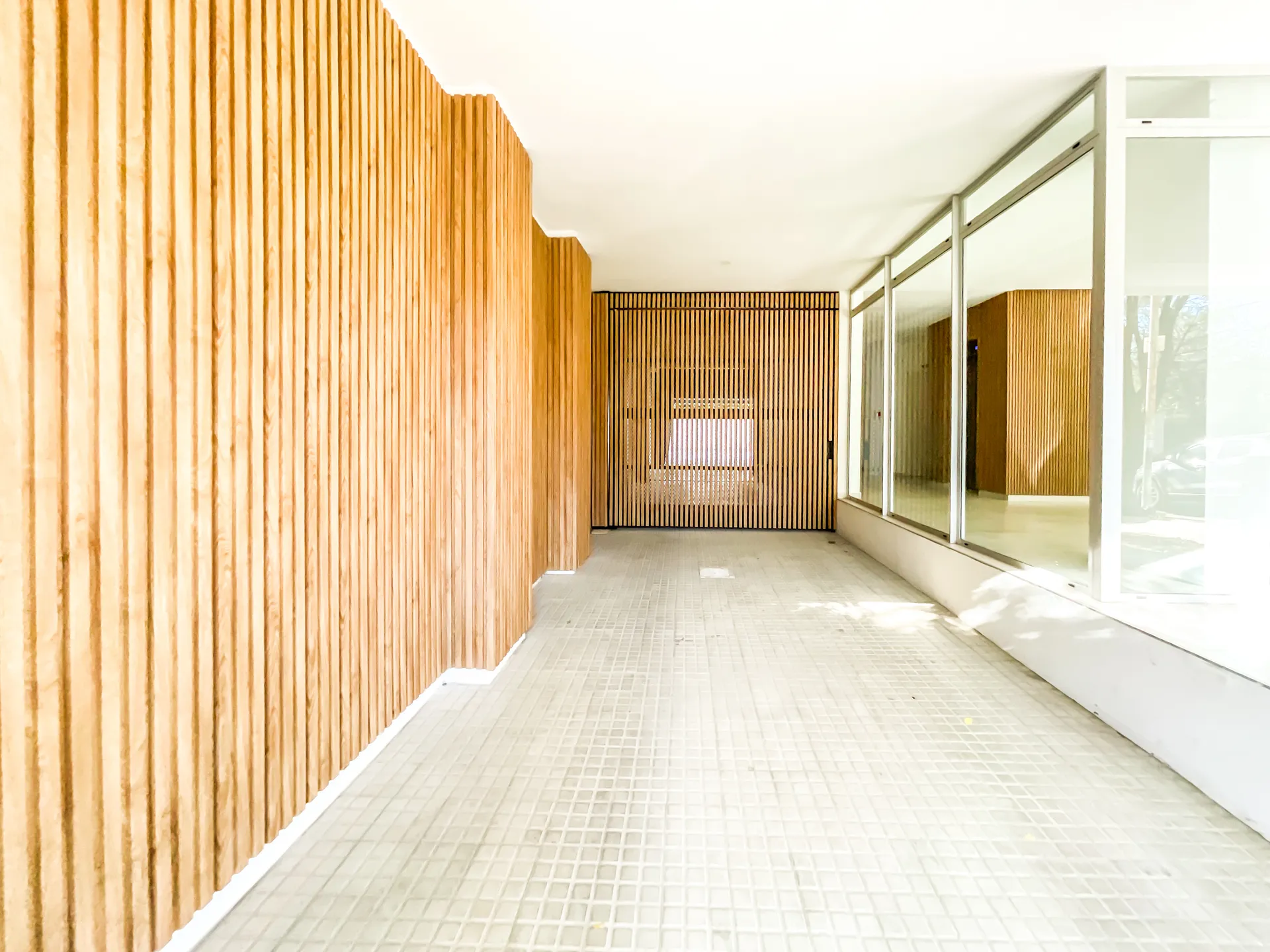 54 e/ 23 y 24 — galería