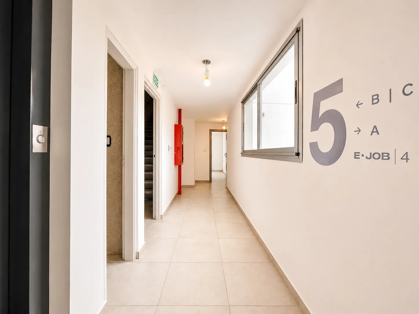 43 E/ 11 Y 12 — galería