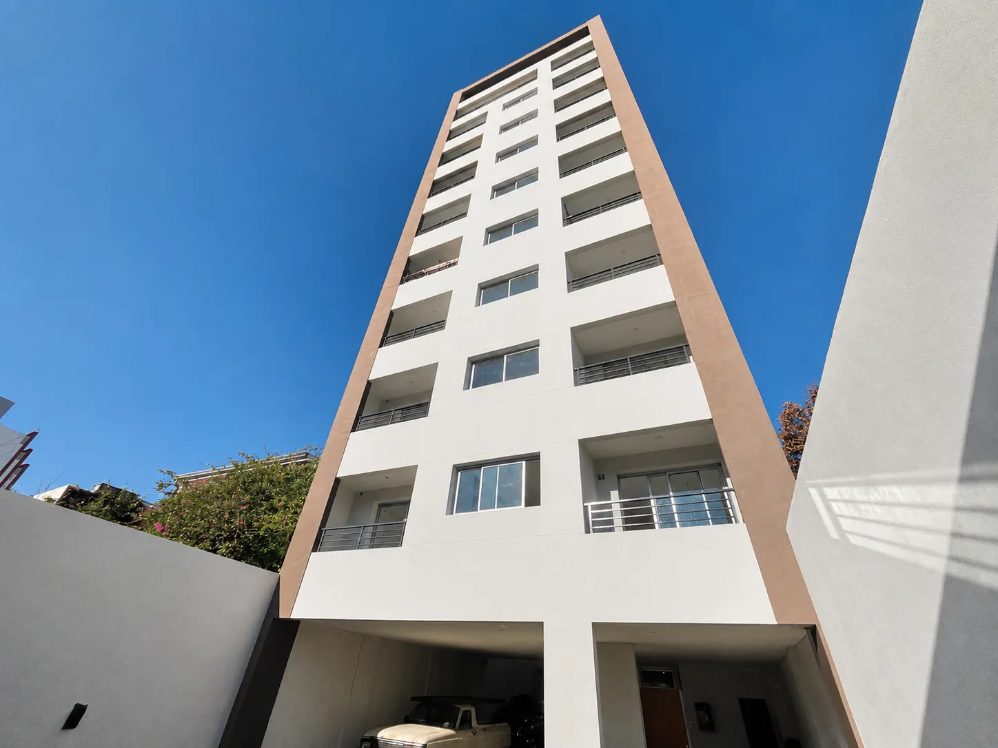 43 E/ 11 Y 12 — galería