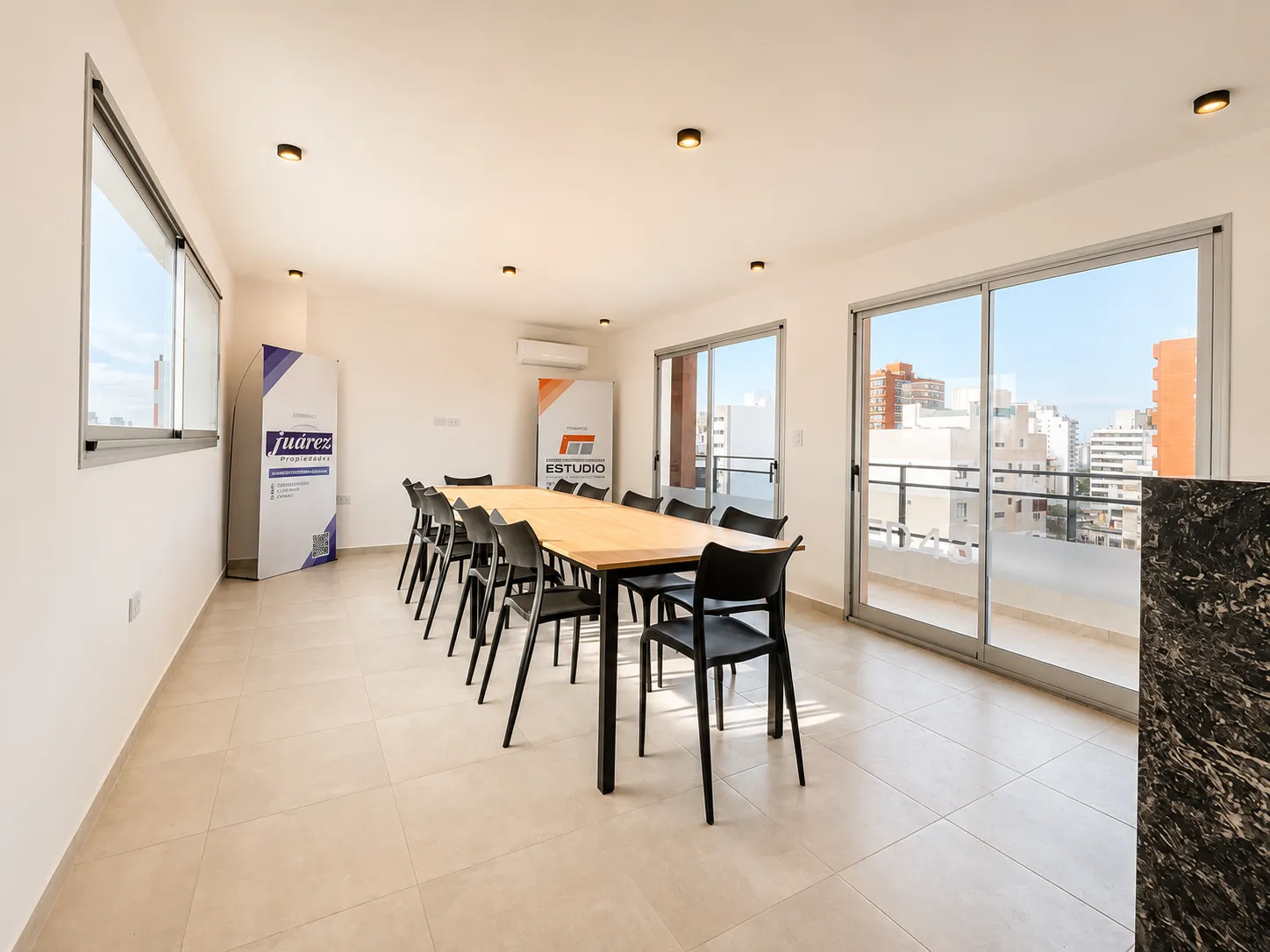 43 E/ 11 Y 12 — galería