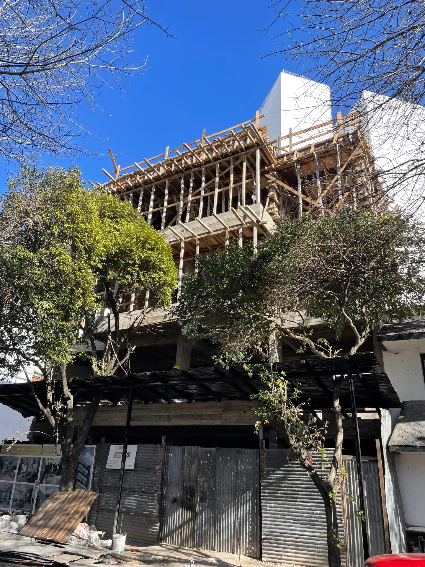 2 e/ 45 y 46 — galería