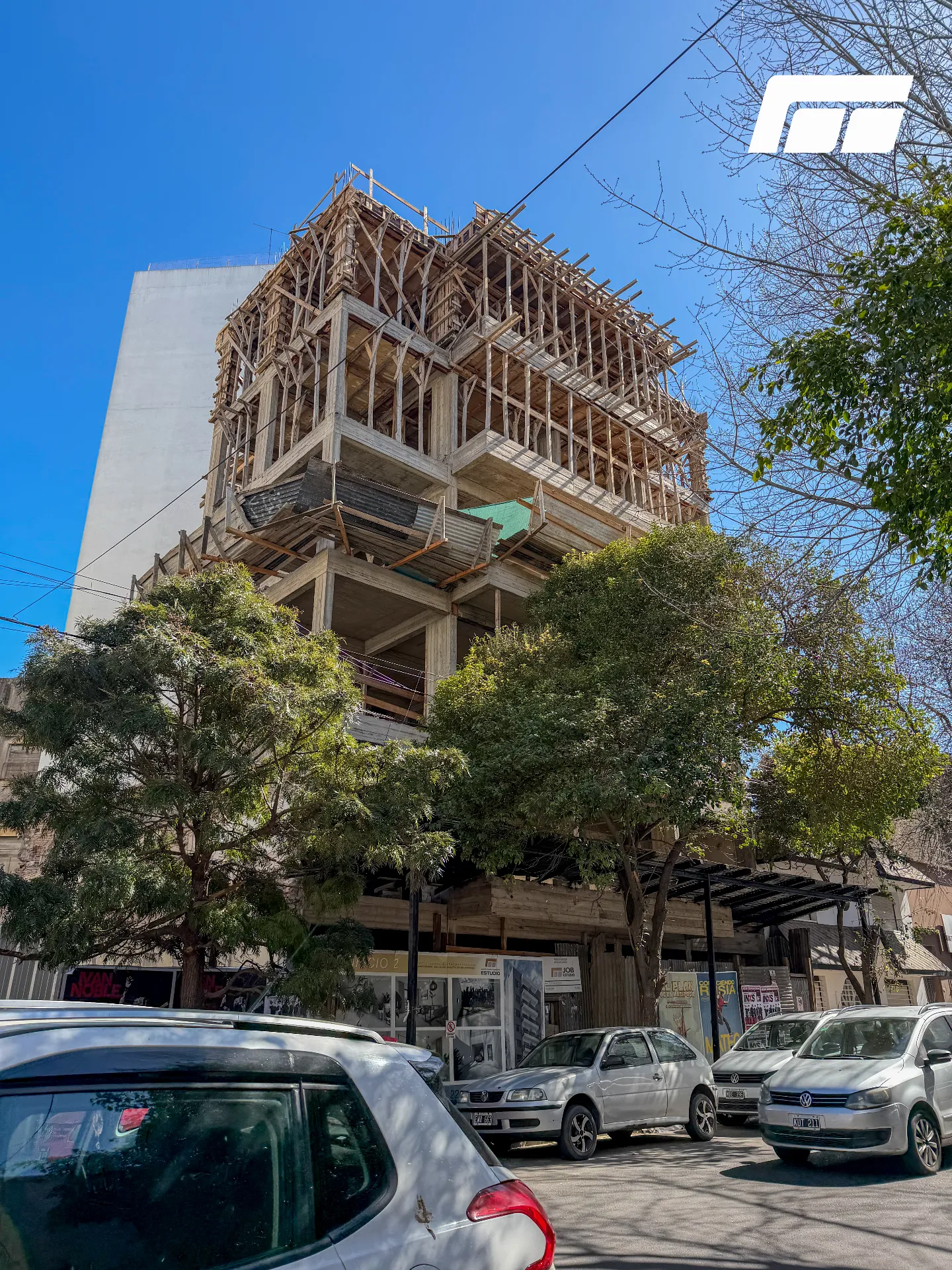2 e/ 45 y 46 — galería